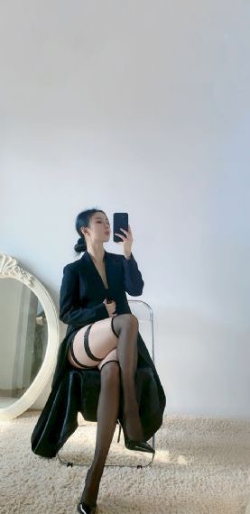 被十几个男人扒开腿猛戳动漫