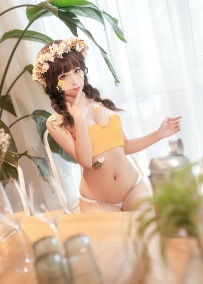 被迫成为女同学的脚奴袜奴